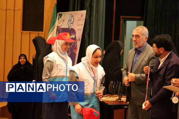 آیین تقدیر از برگزیدگان جشنواره سفیران سلامت استان قم