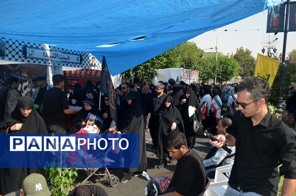 تجمع بزرگ جاماندگان اربعین در تهران