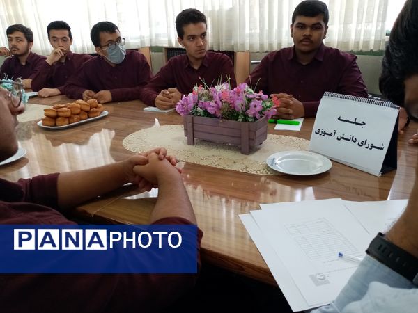 اولین نشست شورای دانش‌آموزی دبیرستان نمونه آیت الله خامنه‌ای کاشمر 
