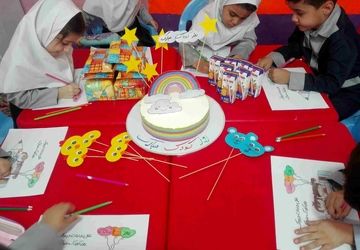  برگزاری جشن روز کودک در مقطع پیش از دبستان در دبستان درخشنده 