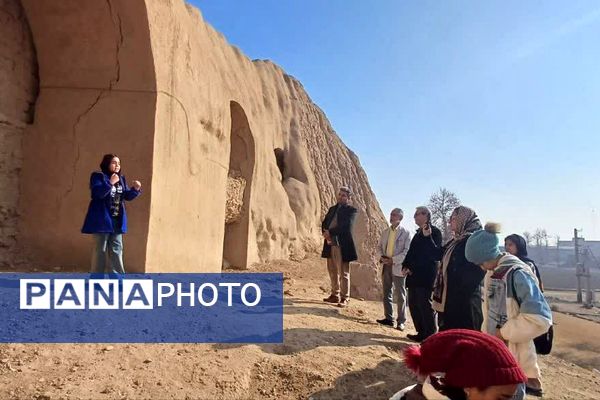 شاهنامه‌خوانی در دل تاریخ؛ بازدید فرهنگی اعضای کارگاه شاهنامه‌خوانی از قلعه ایرج پیشوا