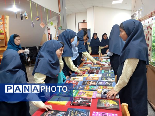 نمایشگاه کتاب در دبستان آرمینه مصلی نژاد 