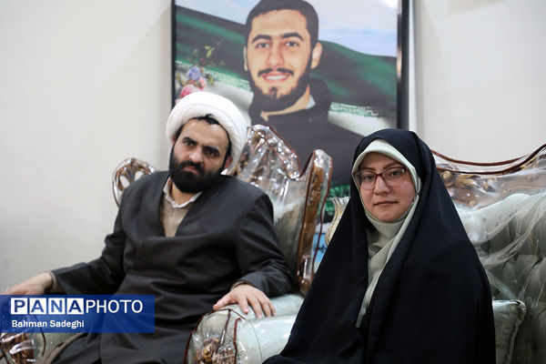 دیدار معاون پرورشی و فرهنگی وزارت آموزش و پرورش با خانواده شهید آرمان علی‌وردی