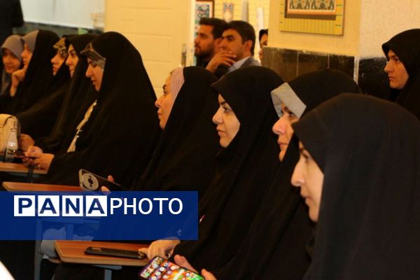 "میهمانیِ حافظانِ نور"