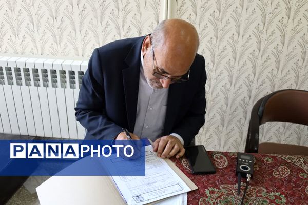 بازدید مدیرکل آموزش و پرورش از برگزاری امتحانات نهایی در یزد