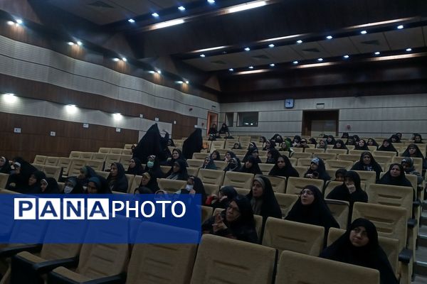 همایش‌مادران‌قهرمان‌پرور‌ در‌ سالن‌‌ باقرالعلوم‌ شهرستان قدس