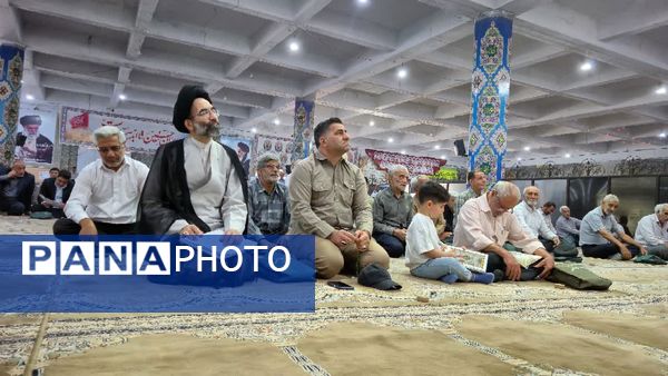 سخنرانی معاون مدیرکل و مدیر آموزش و پرورش کاشان در نماز جمعه و برگزاری میز خدمت در مصلی