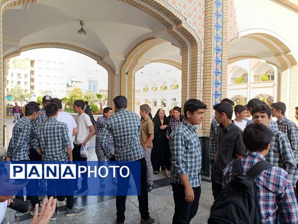 اجتماع 5 هزار نفری نوجوانان دانش آموز در حرم مطهر رضوی 