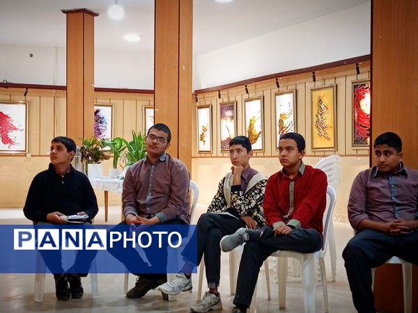 دانش آموزان دبیرستان میثاق از نمایشگاه خط بازدید کردند 