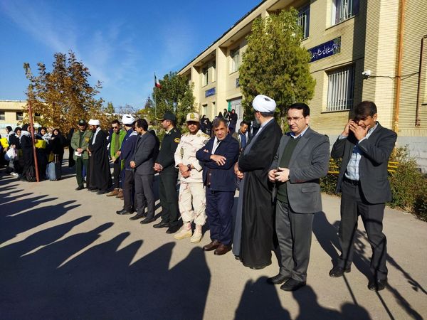 اعزام ۷۴ دانش‌آموز دختر از شهرستان به مناطق جنوب
