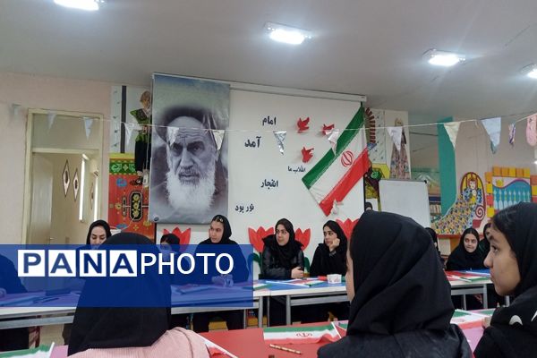 بازدید دانش‌آموزان دبیرستان عفت از کانون پرورش فکر کودکان و نوجوانان پارس‌آباد