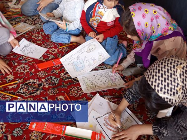 برپایی غرفه کودک در حاشیه نماز جمعه شهرستان کاشمر