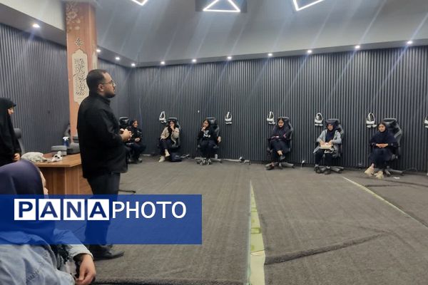 اردوی آمادگی و دفاعی دانش‌آموزان پایه نهم مدرسه فرشتگان در موزه دفاع مقدس