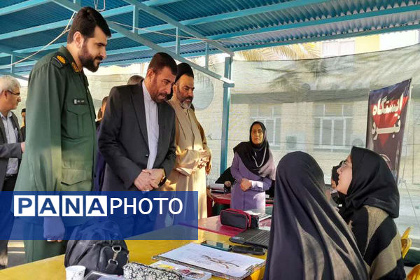 نمایشگاه دانش‌آموزان تراز انقلاب اسلامی استان بوشهر