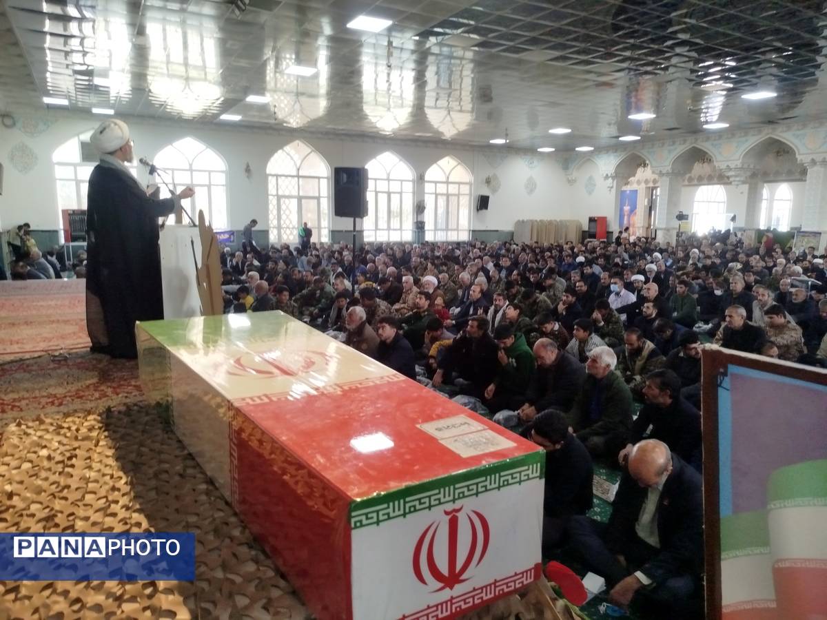  نماز جمعه شهرستان کاشمر با حضور پیکر شهید گمنام 
