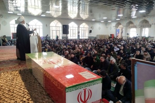  نماز جمعه شهرستان کاشمر با حضور پیکر شهید گمنام 