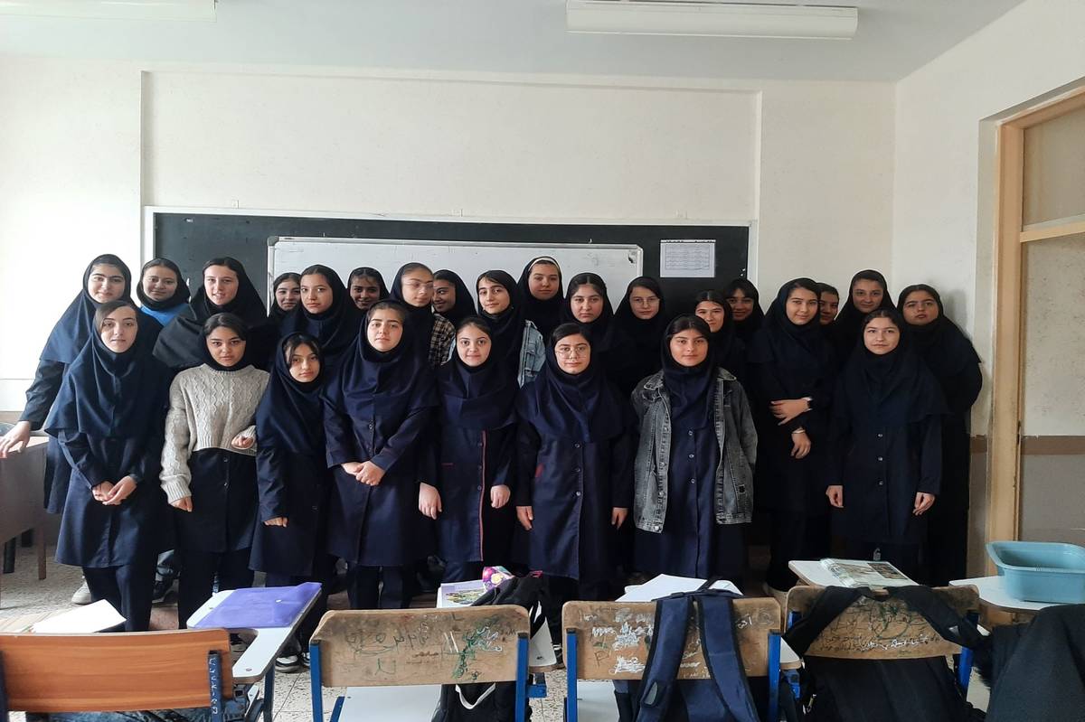 عکس یادگاری کلاس ۸/۴ مدرسه نور اردبیل