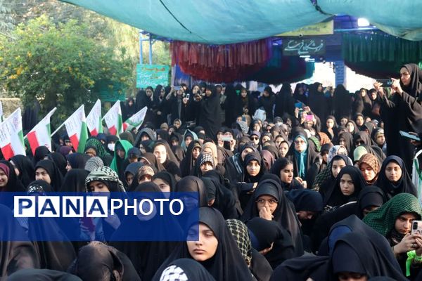 دانش‌آموزان کوهدشتی در یادمان شهدای هویزه