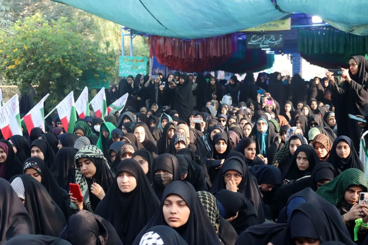 دانش‌آموزان کوهدشتی در یادمان شهدای هویزه