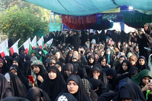 دانش‌آموزان کوهدشتی در یادمان شهدای هویزه