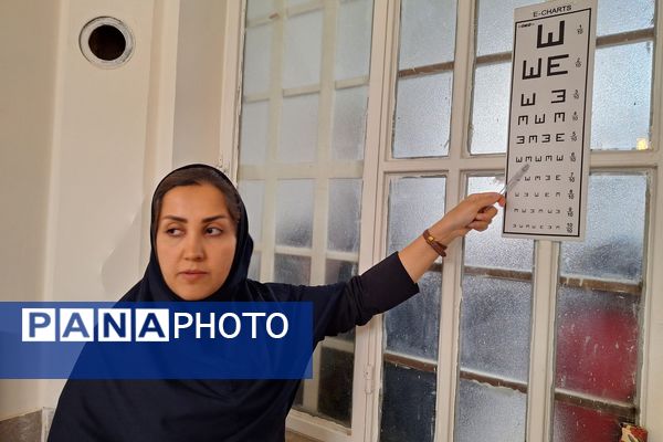 بینایی سنجی و توزیع قرص آهن در آموزشگاه پویش ناحیه ۳شیراز 