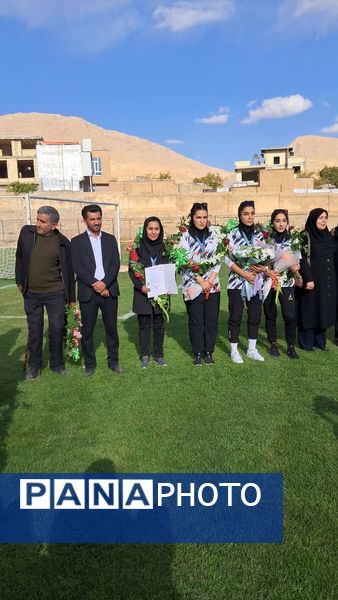 درخشش دختران فارسان بر قله مینیفوتبال کشور