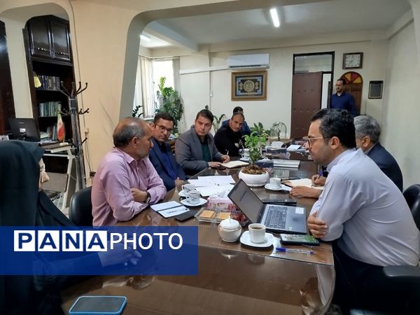 جلسه بررسی و تصمیم گیری در خصوص آزمون مجدد هدایت تحصیلی در مشهد