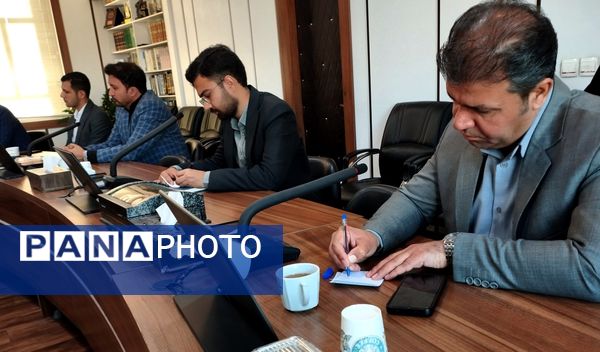 نشست هم‌اندیشی کارشناسان روابط عمومی با مدیر کل آموزش و پرورش خراسان رضوی