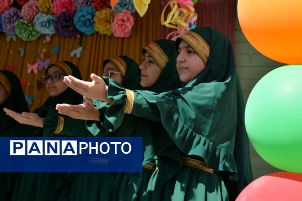 جشن عاطفه‌ها؛ لبریز از مهربانی در دبستان دخترانه قدر بهارستان ۲