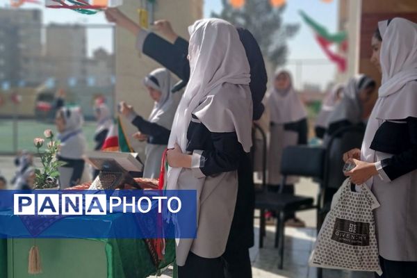 برگزاری مراسم روز دانش‌آموز در مدارس بهارستان‌دو