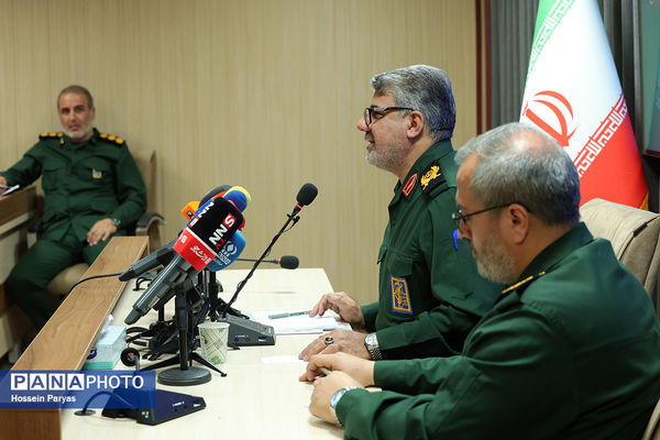 نشست خبری سردار سرتیپ دوم پاسدار هادی ملانوری، فرمانده سپاه حفاظت هواپیمایی