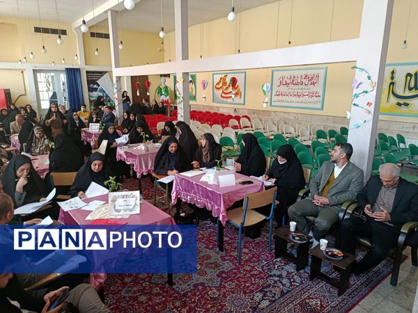 جلسات هم اندیشی مدیران در راستای تراز شدن مدارس شهرری