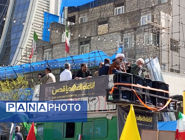 شرکت با شکوه مردم مشهد در راهپیمایی روز جهانی قدس