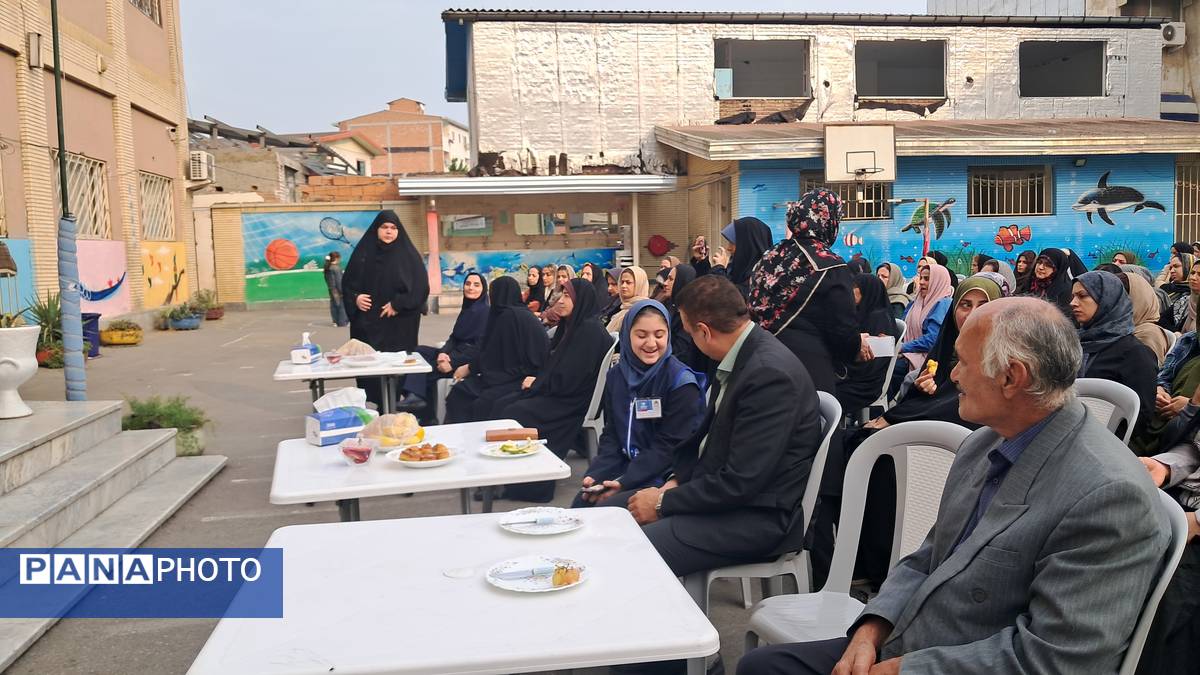 گرامیداشت هفته پیوند اولیا و مربیان در دبیرستان بهار آزادی قائمشهر