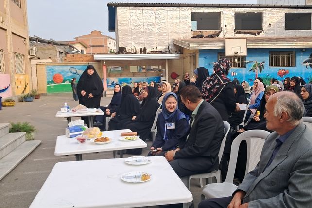 گرامیداشت هفته پیوند اولیا و مربیان در دبیرستان بهار آزادی قائمشهر