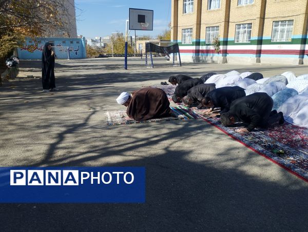 سجده‌ای برای آبادی