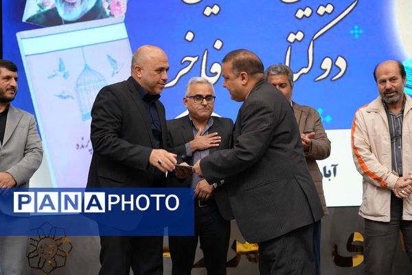 آیین رونمایی از دو اثر فاخر ادبی در شهرداری کهریزک 