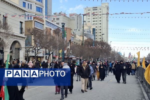 حضور پرشور همه‌ اقشار مردم مشهد در راهپیمایی ۲۲بهمن