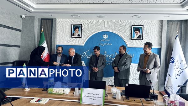 تقدیر از عوامل اجرایی جشنواره ملی طراحی و دوخت لباس دانش‌آموزی با حضور انجمن اولیا‌ و مربیان استان مرکزی