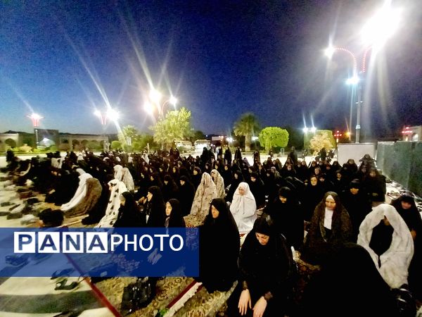 برپایی نماز جماعت در آرامگاه شهید مدرس 
