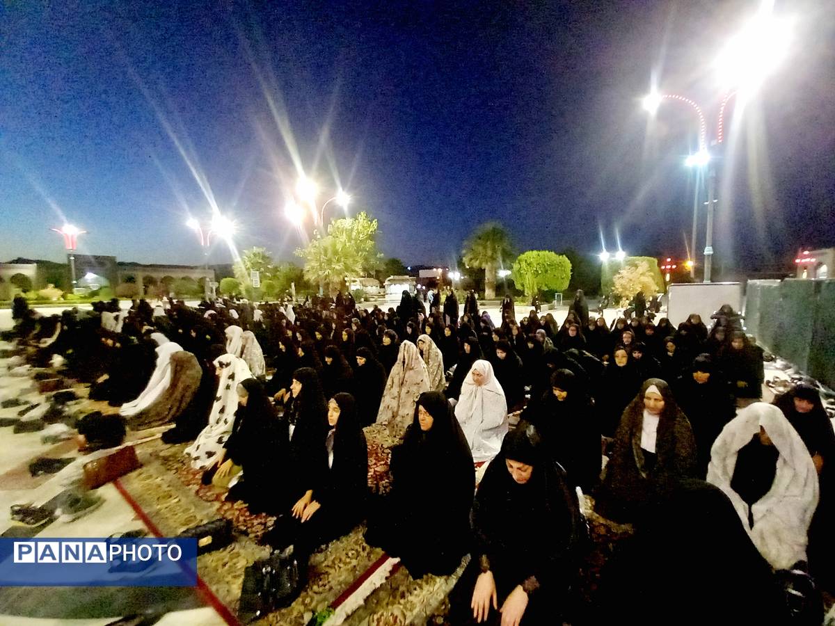 برپایی نماز جماعت در آرامگاه شهید مدرس 