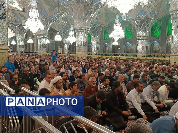 زیارت دسته جمعی معلمان در حریم قدس رضوی 
