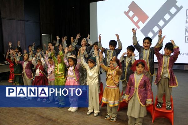 جشنواره هویت ملی اسلامی کودکستان‌های شهرستان گرمه