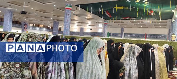 حضور دانش‌آموزان بیرجندی در نماز جمعه