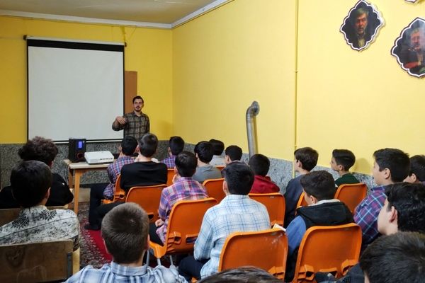 دانش‌آموزان معماران تحول در جامعه می‌شوند