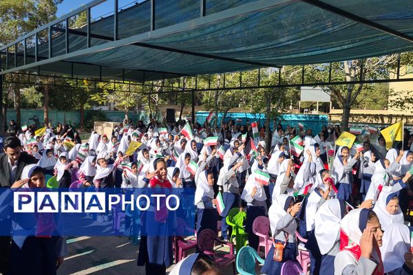 آیین نواختن زنگ ایثار و مقاومت در مدارس آباده