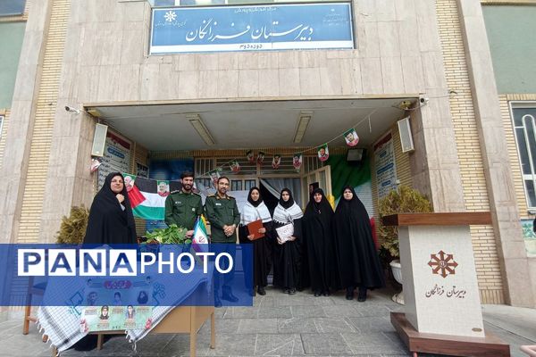تجلیل از فرمانده واحد بسیج دانش‌آموزی دبیرستان فرزانگان قوچان 