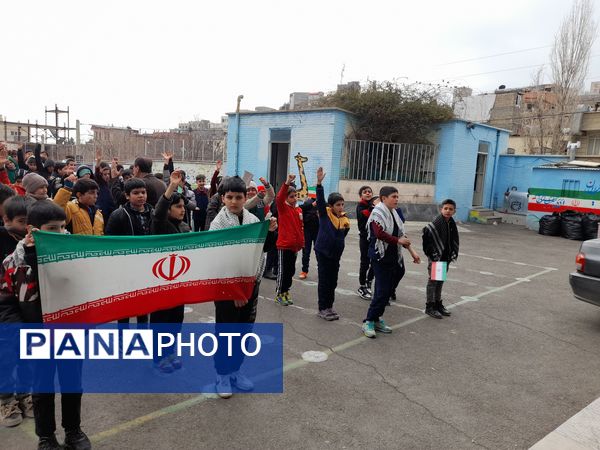 برگزاری جشن پیروزی مقاومت و اعلام حمایت دانش‌آموزان منطقه پردیس از غزه و لبنان