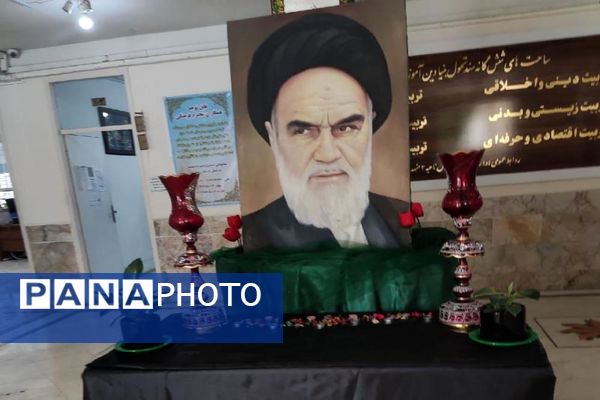 آیین گرامیداشت امام خمینی (ره) در اداره آموزش و پرورش ناحیه ۳