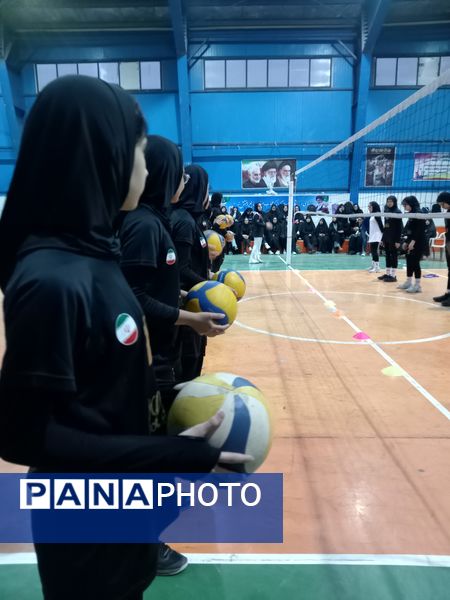 بازدید مربیان کشوری والیبال از باشگاه نرجس شهر جعفریه قم